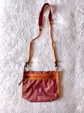 cotopaxi lista 2L lightweight crossbody bag in rose pink rare!